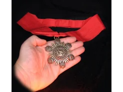 Factory Entertainment UM MEDALLION OF DRACULA LTD ED PROP REP REPLICA