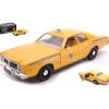 GREENLIGHT GREEN84161 DODGE MONACO 1978 CITY CAB 1982 ROCKY III 1:24 Modellino