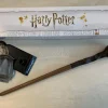 Harry Potter Bacchetta Magica Professor Remus Lupin + Piedistallo Noble Collection