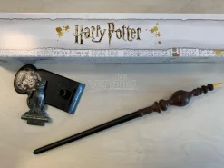 Harry Potter Bacchetta Magica Professoressa Minerva McGranitt + Piedistallo Noble Collection